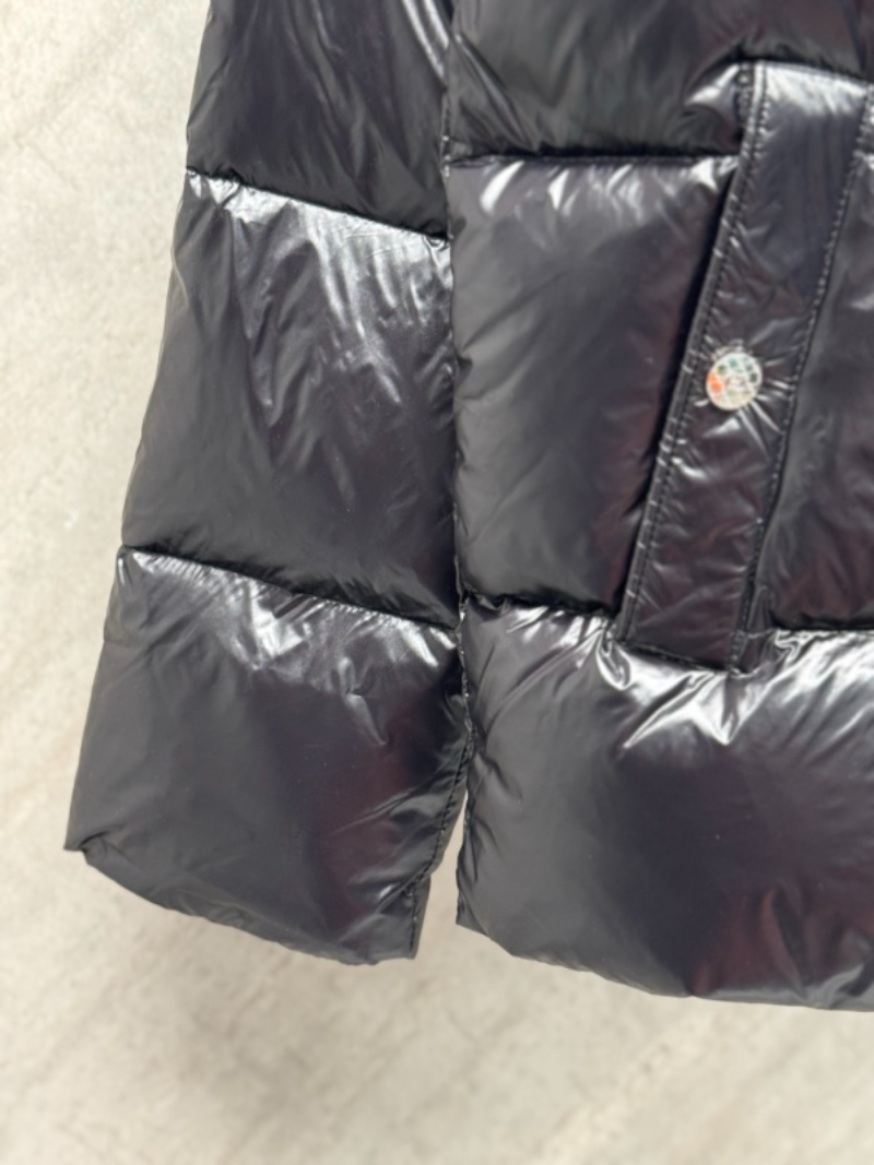109830  New striped glossy down jacket Top quliaty 1:1 clothing