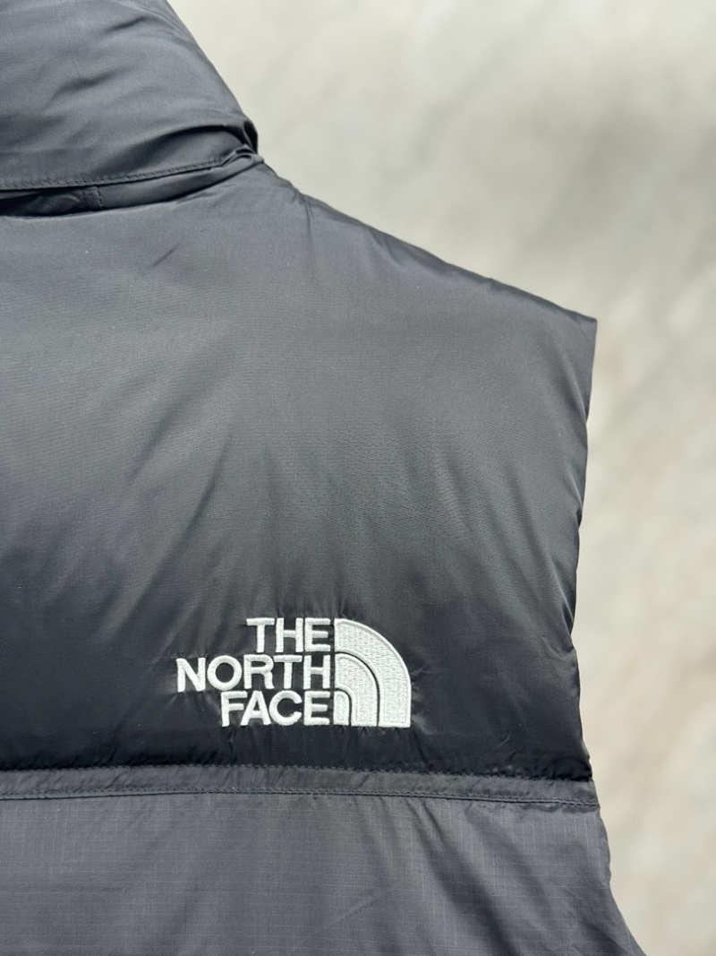 110429  Men's and women's classic high and full embroidered logo down vest clothes on the north side