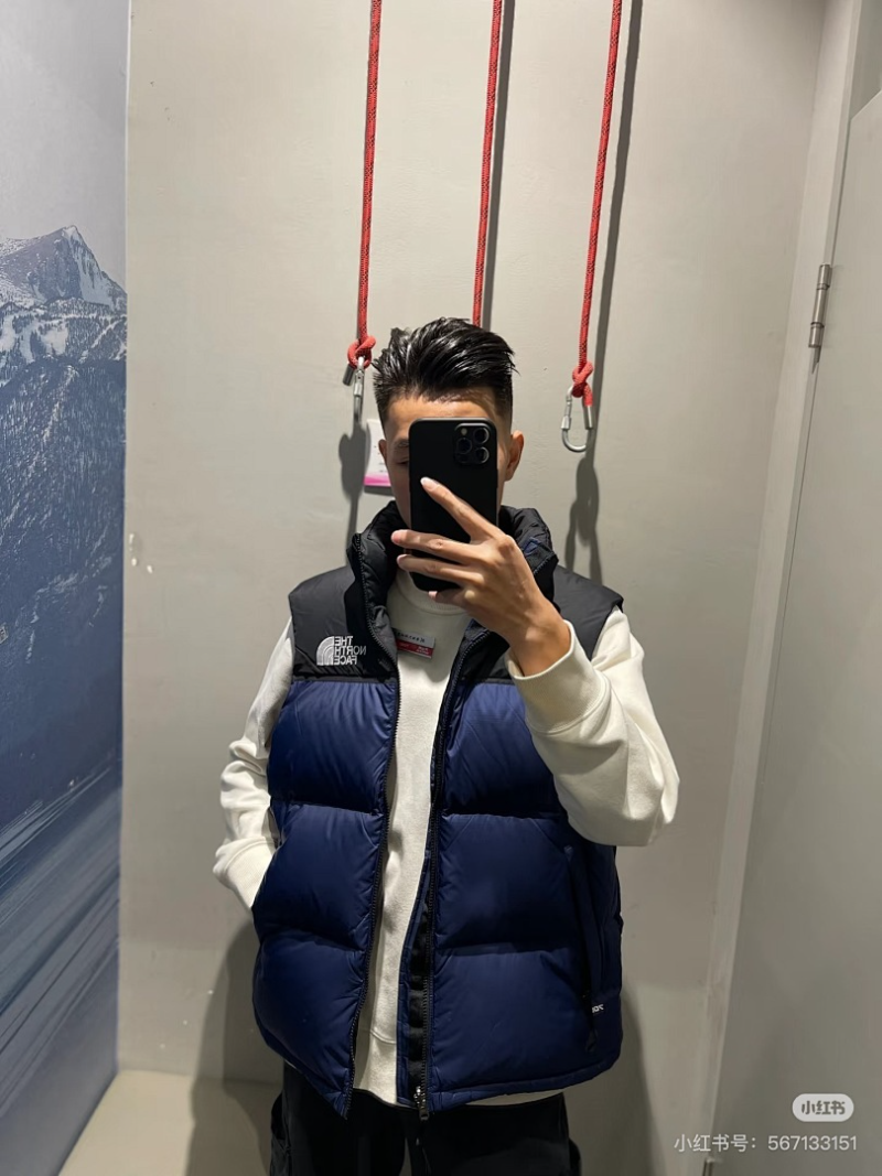 110429  Men's and women's classic high and full embroidered logo down vest clothes on the north side